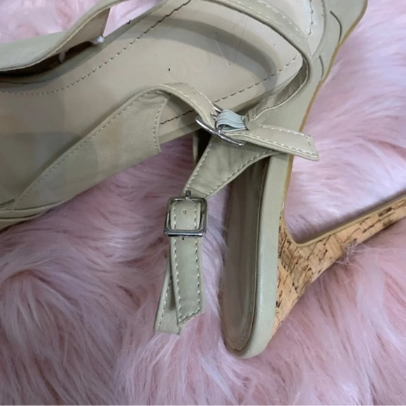 A.CO WOMANS BEIGE SIZE 10 with cork on base and heel look amazing - Picture 8 of 11